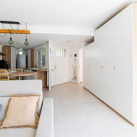 Bord De 6 Couchages Avec Jardin Et Garage *