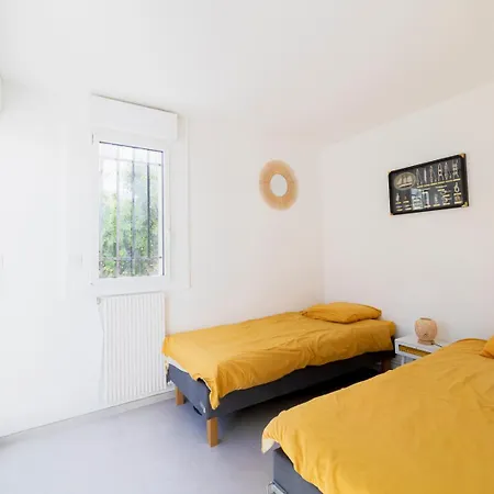 Bord De 6 Couchages Avec Jardin Et Garage *