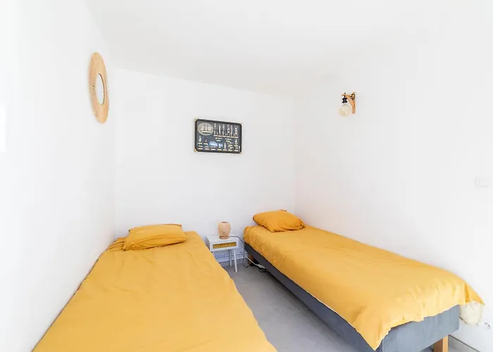 Bord De 6 Couchages Avec Jardin Et Garage Вилла