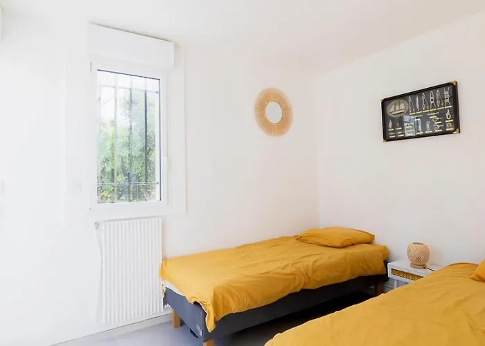 Bord De 6 Couchages Avec Jardin Et Garage *