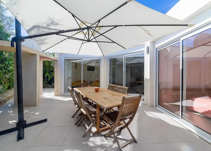 Bord De 6 Couchages Avec Jardin Et Garage Villa